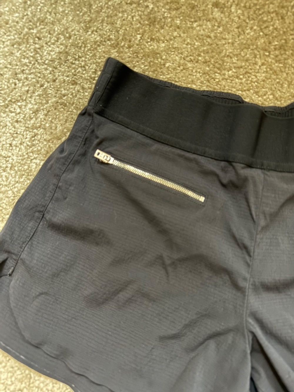 Athleta Mod Trekkie Shorts Sz 6 Black Zip Pockets Hiking Outdoors - Picture 2 of 5
